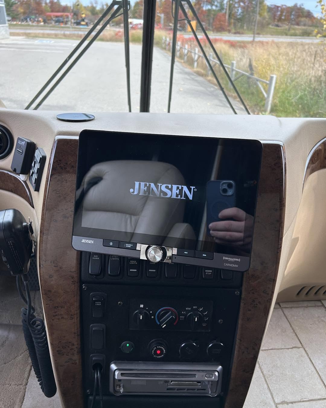 2004 Newmar Mountain Aire RV Infotainment Upgrade
