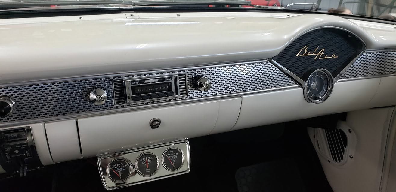 1955 Chevrolet Bel Air Retro Radio Installation