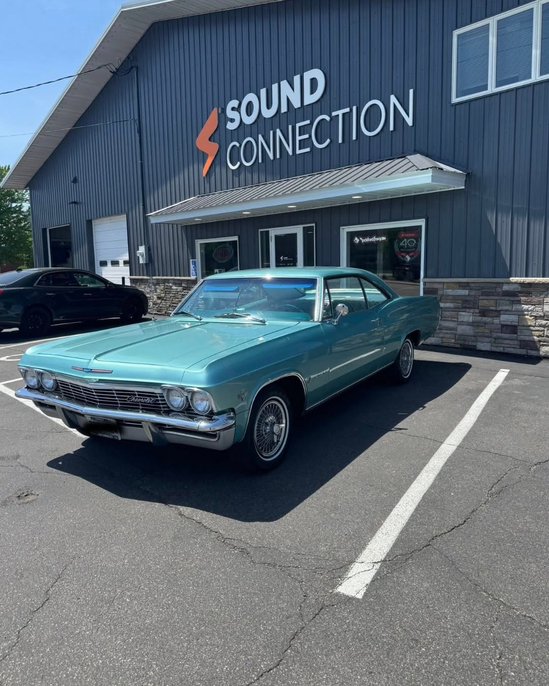 1965 Chevrolet Impala Retro Radio Upgrade